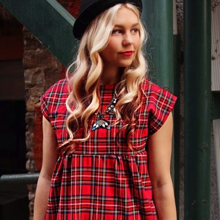 Joieria per a un vestit de xec vermell