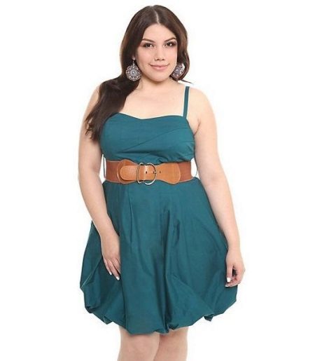 Balloon dress for overweight women with an apple figure