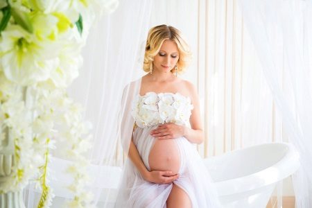 Vystavení těhotné břicho při focení