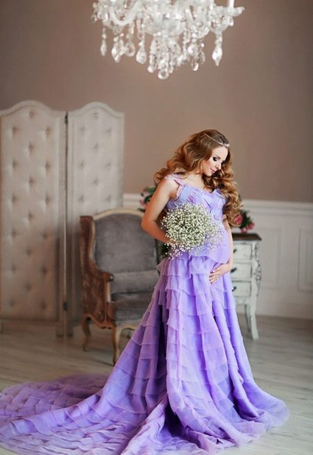 Focení pro těhotnou ženu v dlouhých šatech