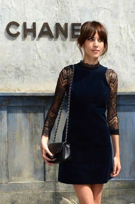 Sheath dress with guipure sleeves