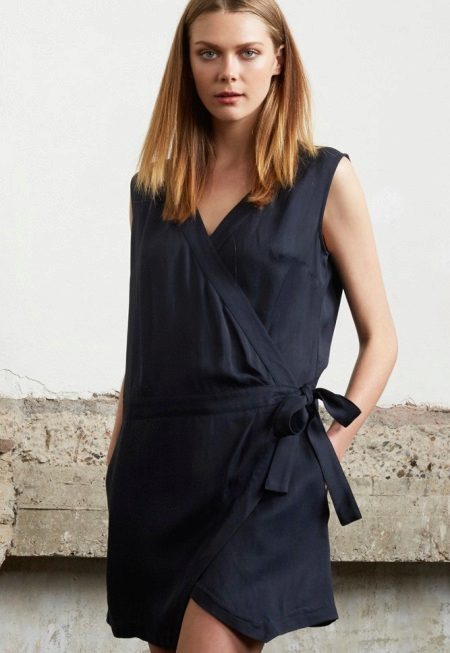 Musta lyhyt niittimekko