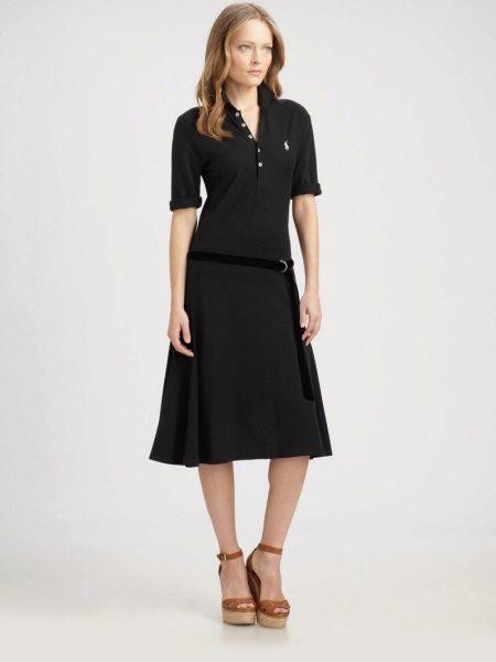 Polo dress with a length below the knee
