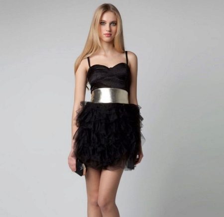 Short dress on the straps with chiffon frills on the skirt