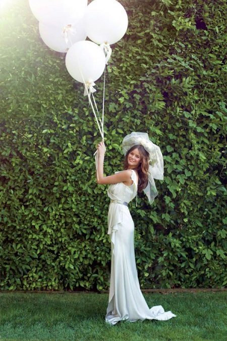 Aerial dress with a train