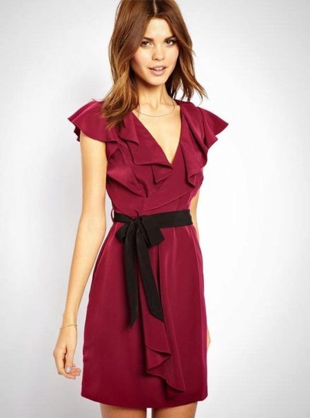 Dress with a V-neck and frill on the shoulders and chest for the figure Pear (triangle)