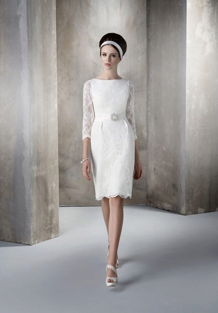 Wedding dress case and decoration