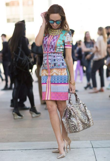 Vestido corto con estampado étnico