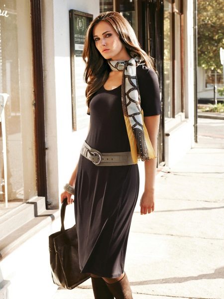 Knitted dress with a belt and a scarf