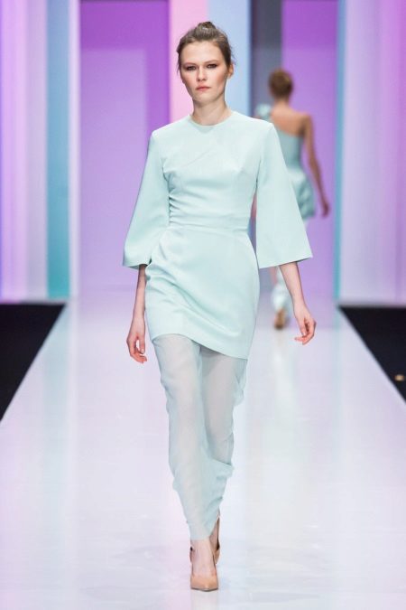 Short dress with kimono sleeves in autumn