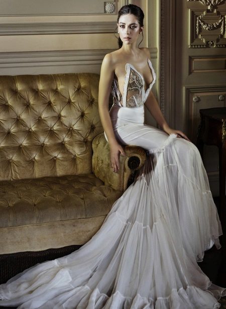 Strapless wedding dress