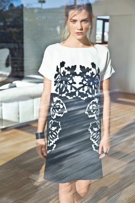 Dress with one-piece sleeve straight