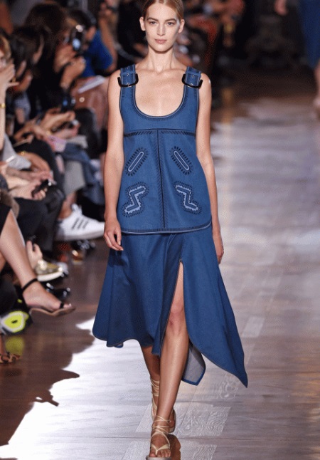 Langstrakt åpen topp sundresskjole