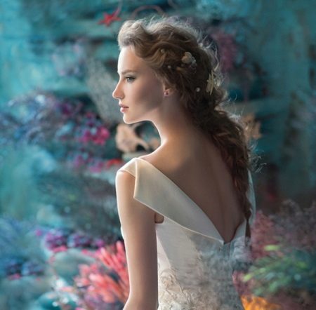 Dress with a neckline below the shoulder blades