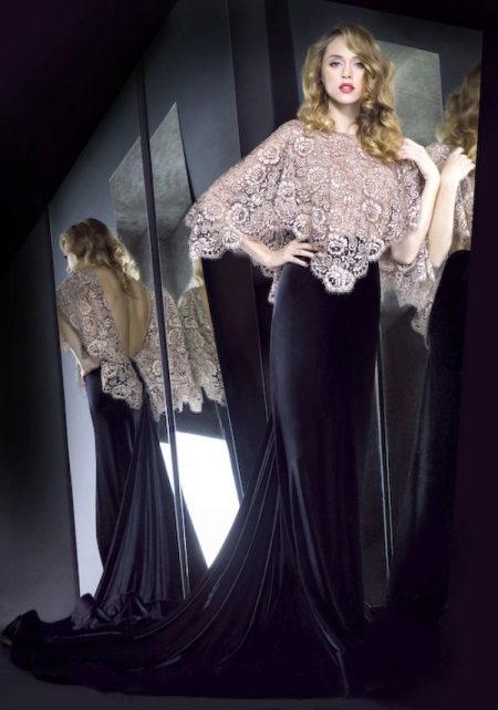 Closed dress with an open back