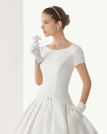 Short sleeve wedding dress with gloves