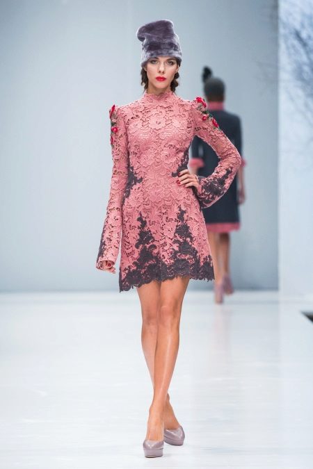 Fitted dress lace
