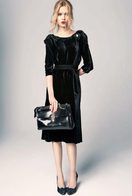 Vaixell de sabates amb un vestit negre