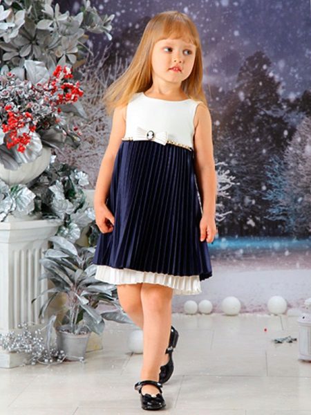 Elegant dress for a full girl black and white