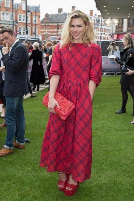 Tarvikkeet lattialle tarkkailumekkoon