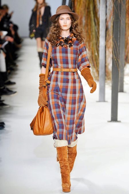 Ruskeat Check-mekko-asusteet