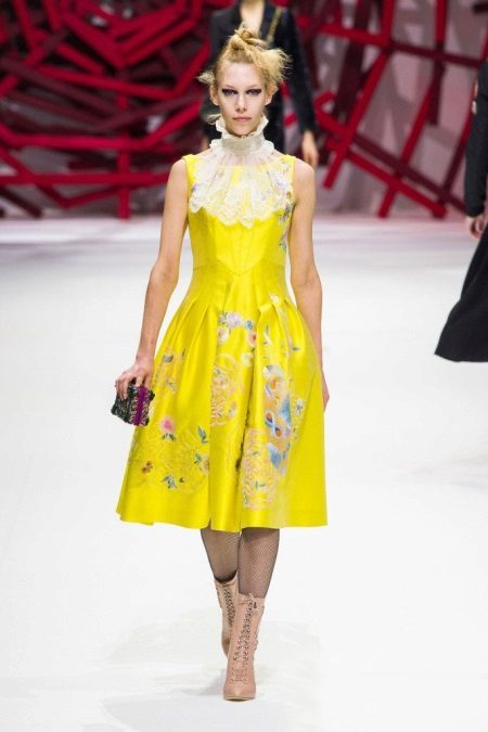 Bag and shoes for a yellow dress