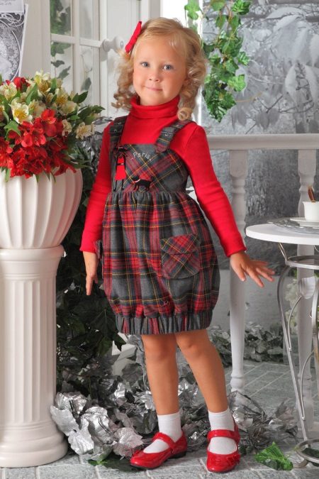 Knitted sundress for the girl