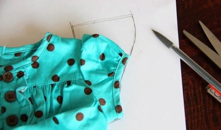 Creating a pattern of sleeves on a dress