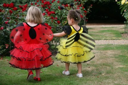 New Year's dress for the girl 2 years