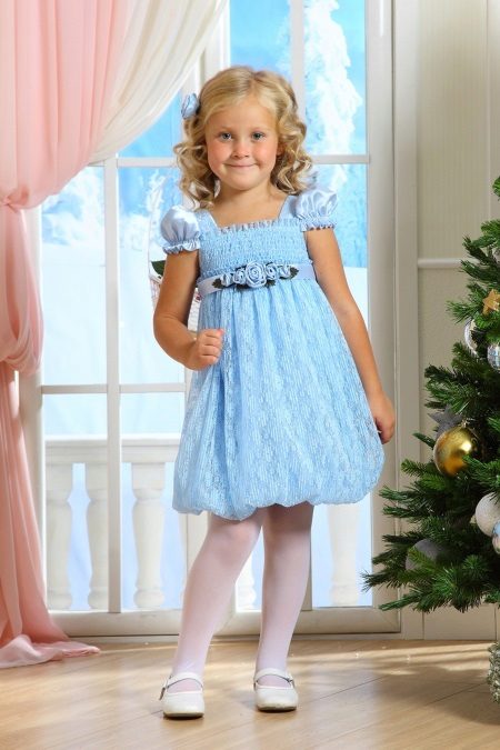 Kleid für ein Mädchen von 5 Jahren im Stil von Baby-Dollars