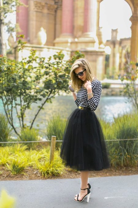 Black puffy midi skirt