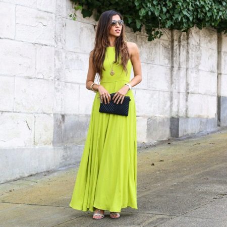 How to wear a light green dress