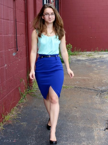 A bright blue pencil skirt combined with a turquoise top