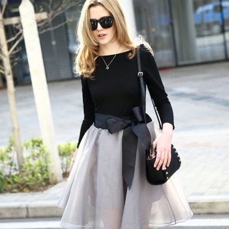 Gray bow skirt with black top